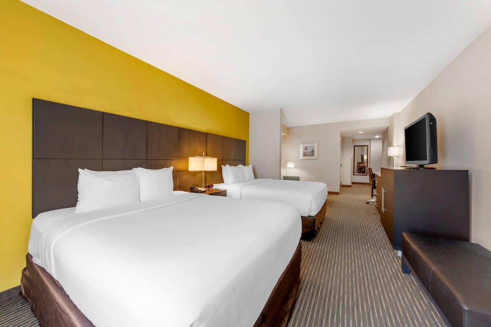 جناح بسريرين كوين مع أريكة، Comfort Suites Miami Airport North 4/10
