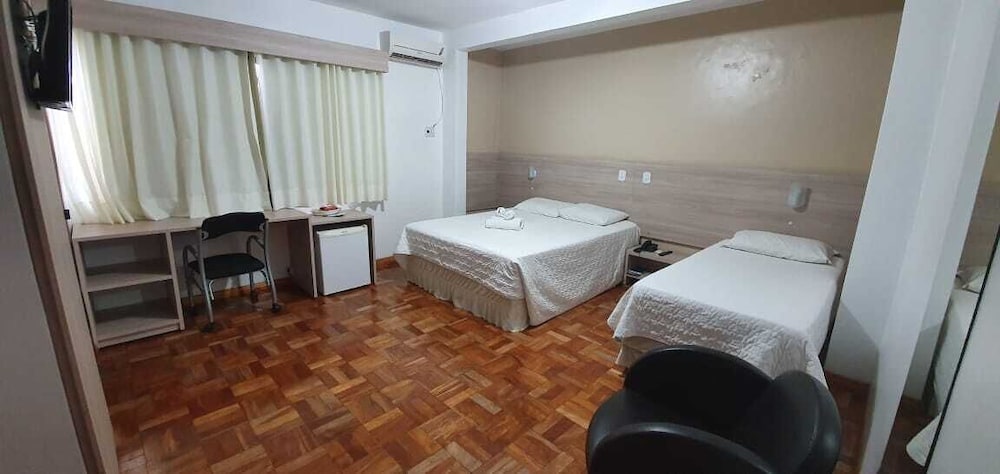 CRISTAL EXECUTIVE HOTEL 4/26