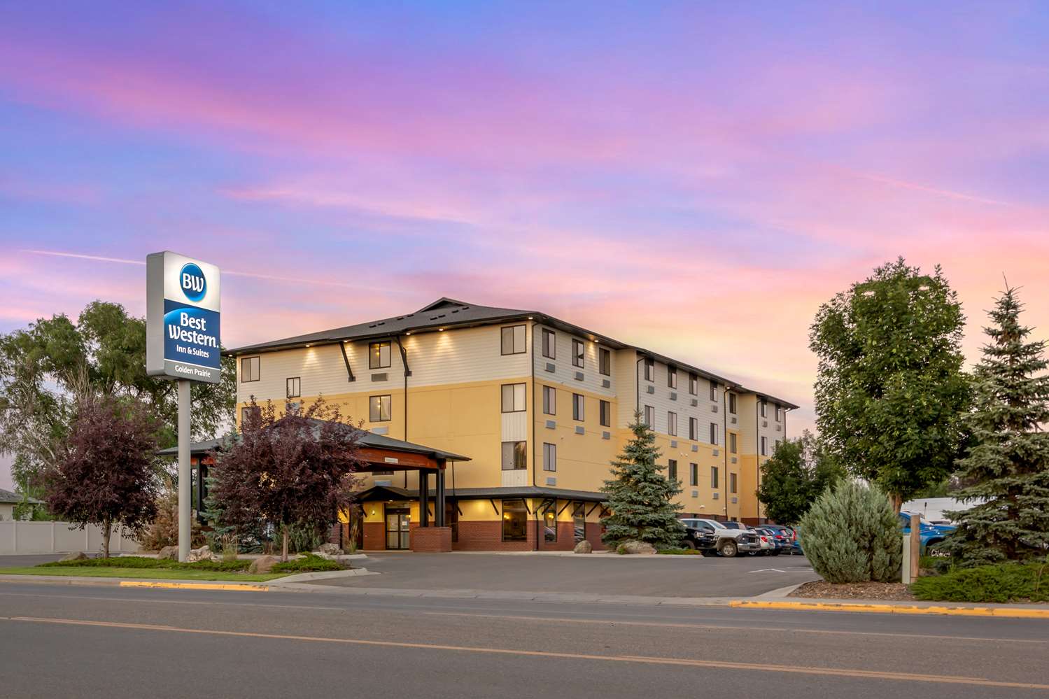 Best Western Golden Prairie Inn & Suites 38/38