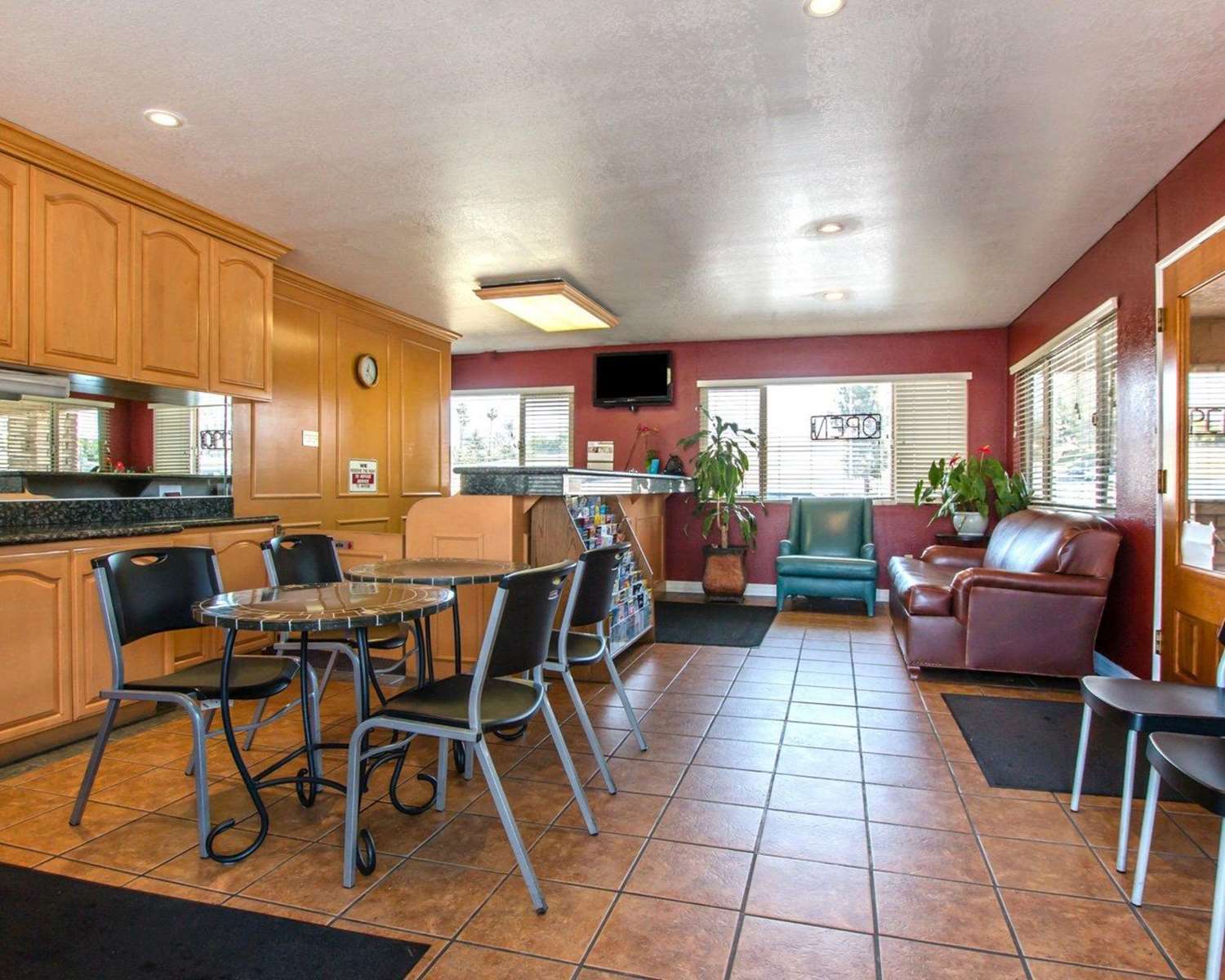Rodeway Inn Fallbrook Downtown 26/28