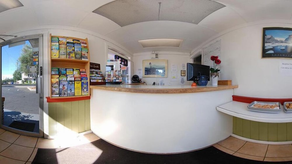 Budget Inn 17/66