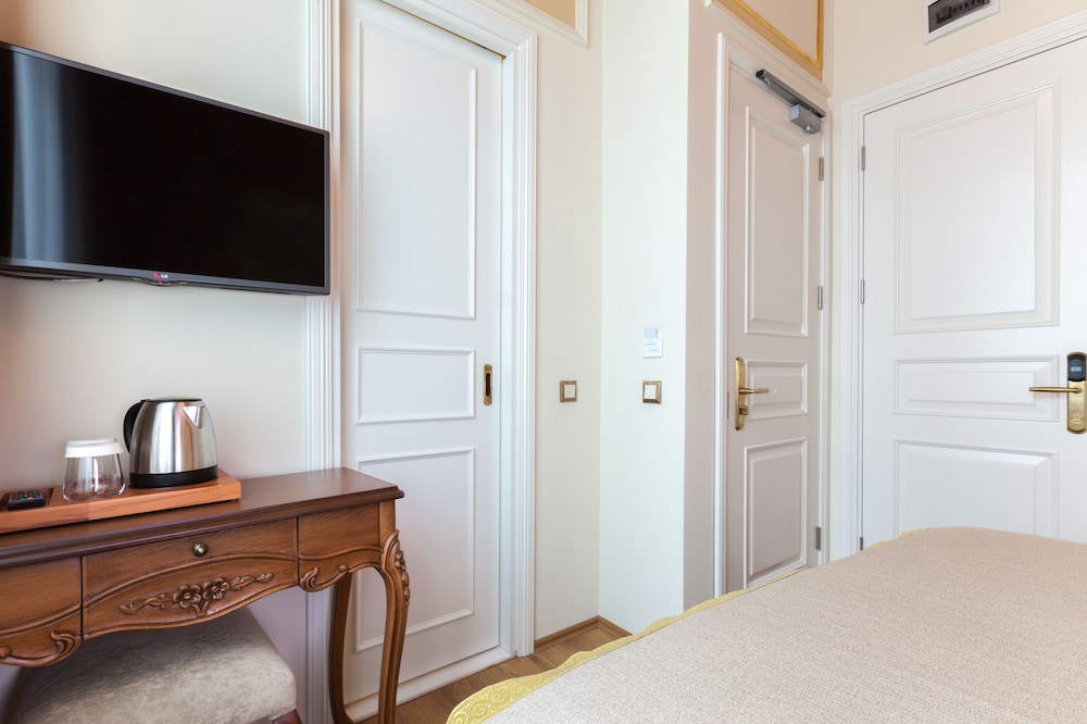 Pera Parma Hotel 24/57