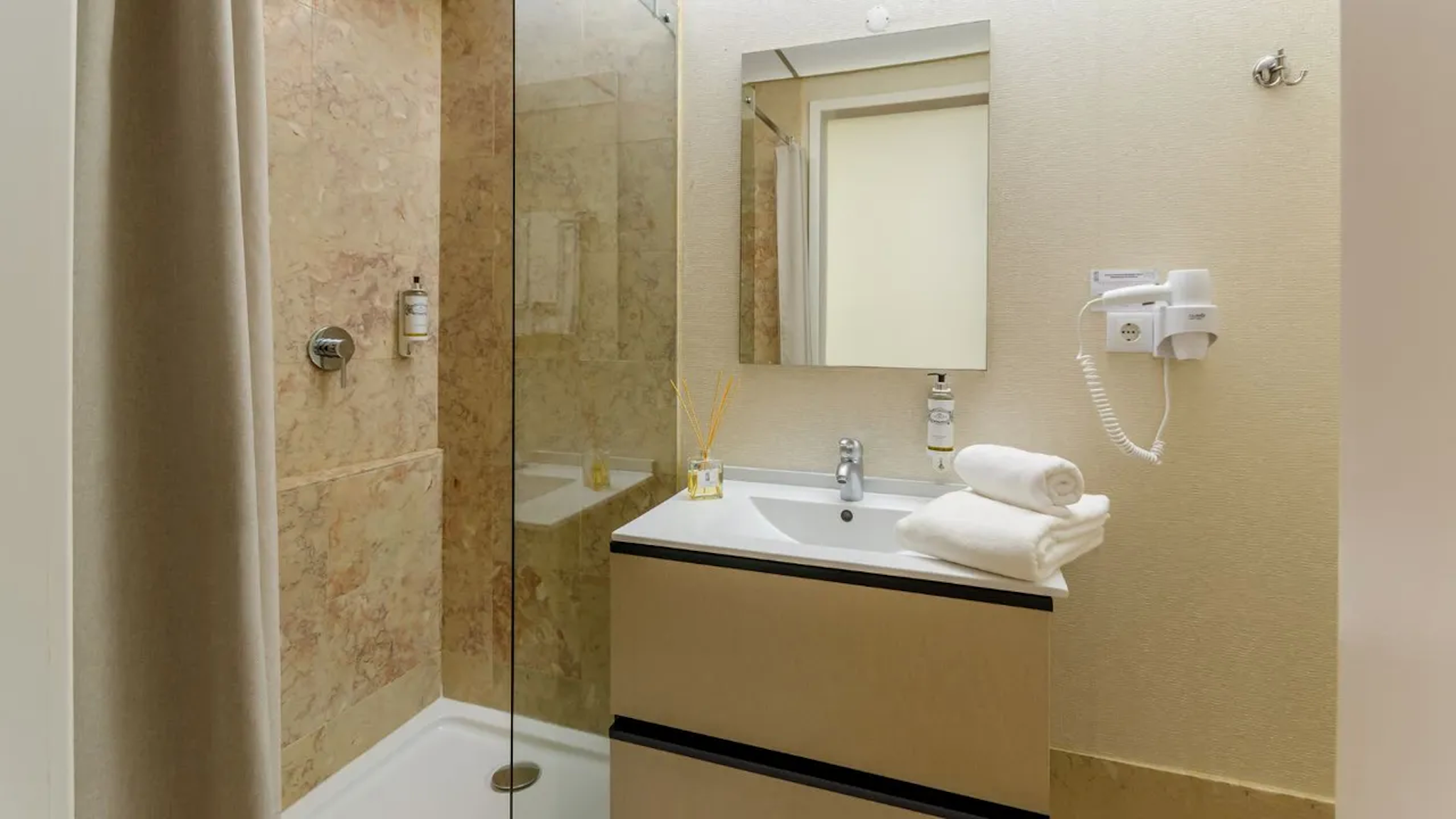 LX51 Studios & Suites - Lisbon center 26/26