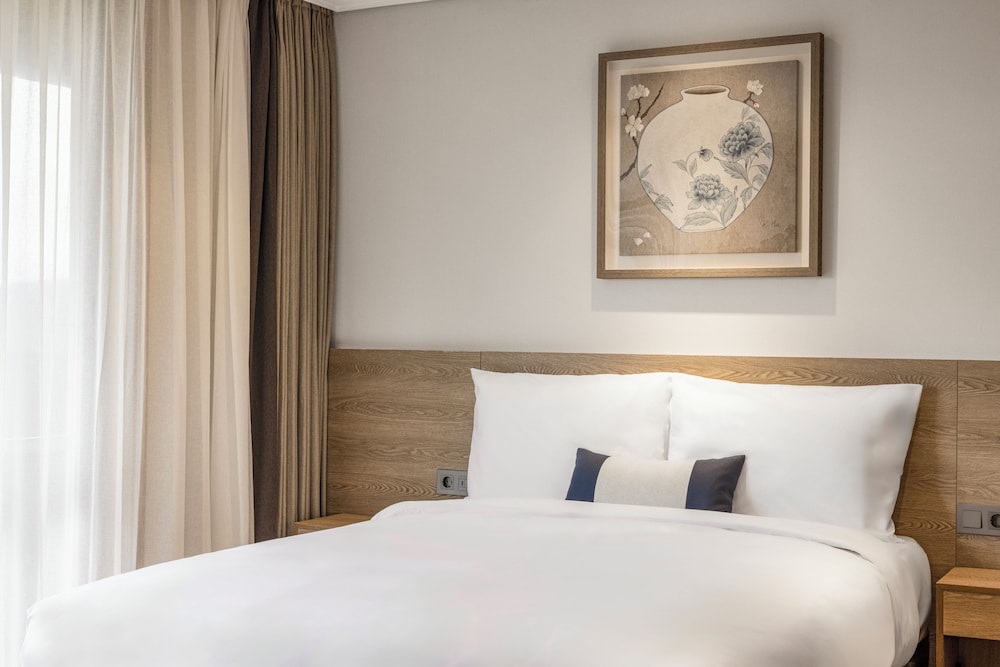 KENSINGTON, RENOVATED, PLUS, DELUXE
