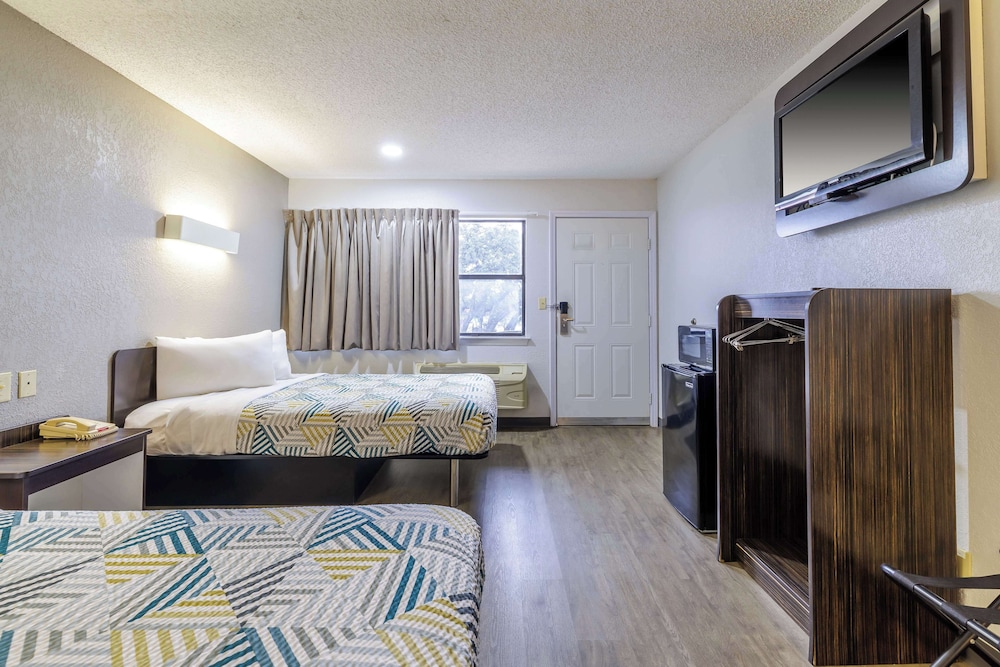 Motel6 Boerne, TX 35/60