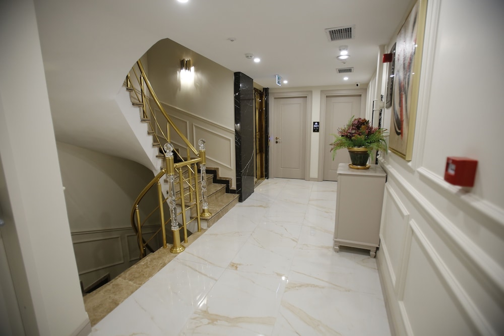 Omma Hotel 6/40