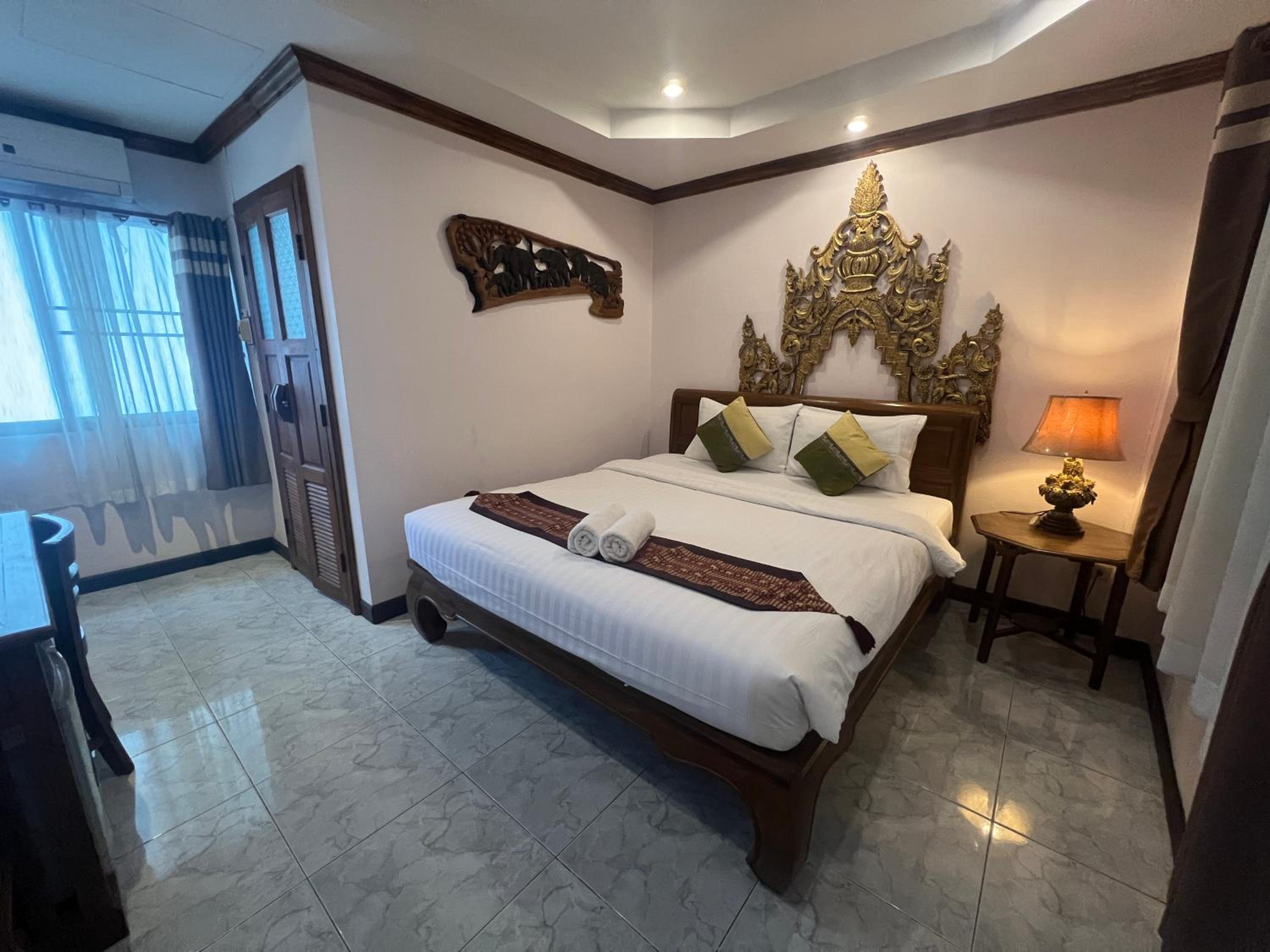 Standard, Queen Bed, No Balcony
