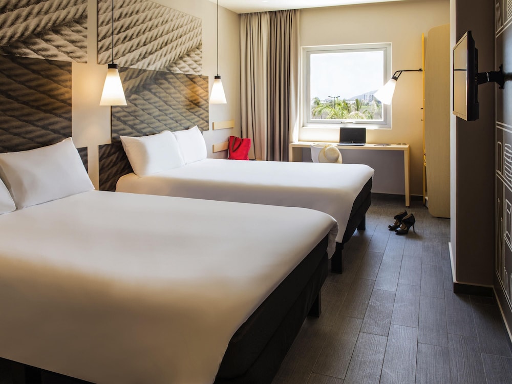 STANDARD, 2 DOUBLE BEDS