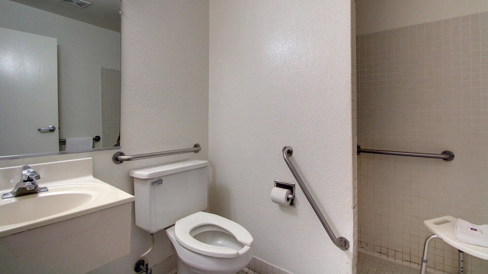 Motel6 Altoona, IA - Des Moines East 17/39