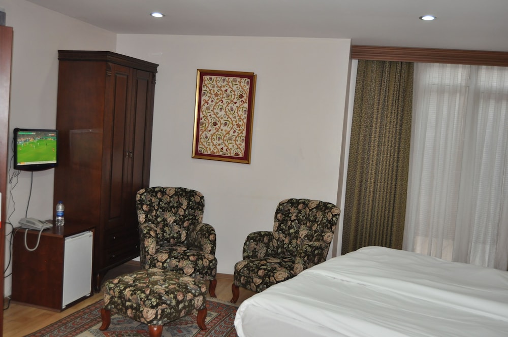 Basileus Hotel 24/79