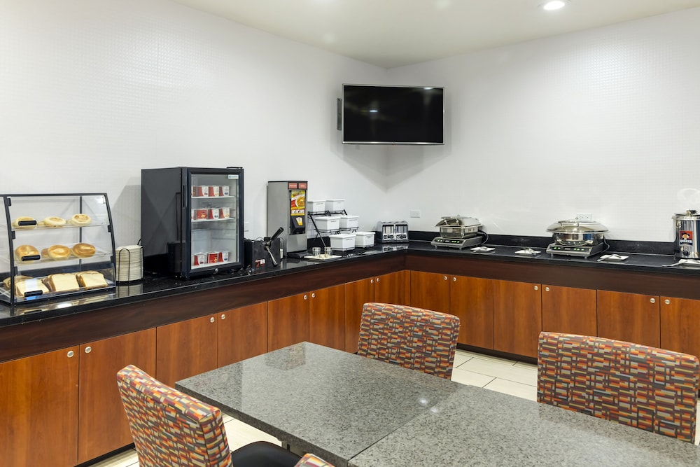 Best Western Plus Fresno Inn 42/50