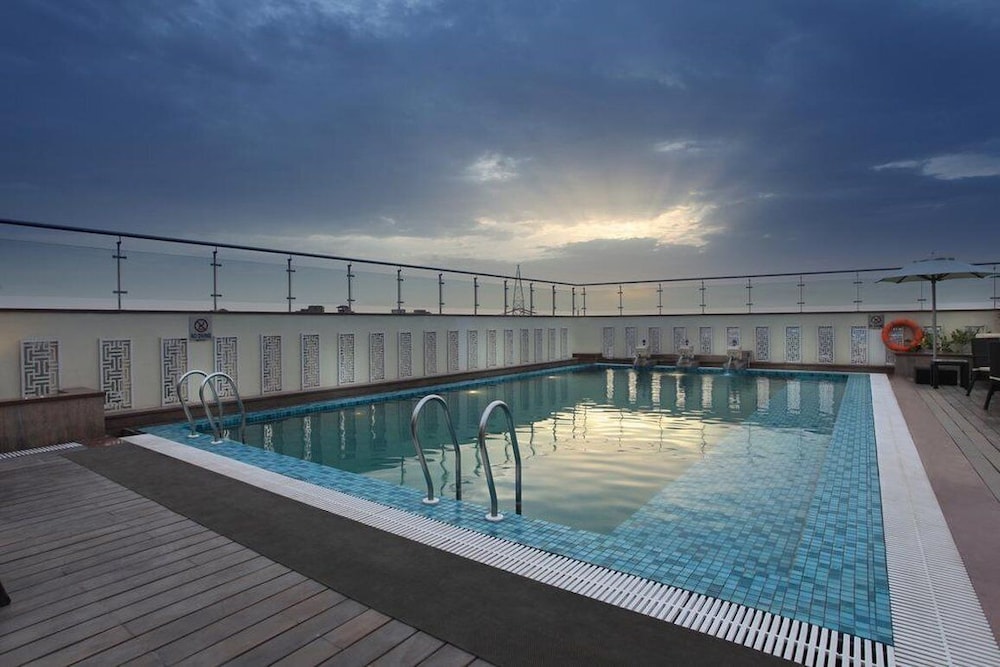Mahagun Sarovar Portico Suites 1/38