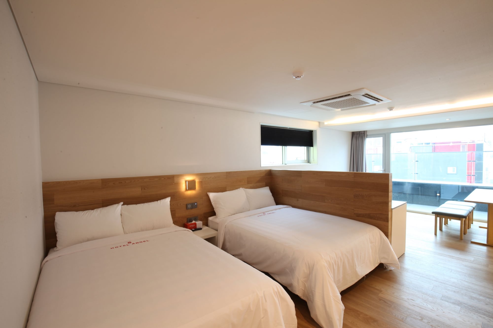 ROYAL, SUITE, 2 DOUBLE BEDS, CITY VIEW
