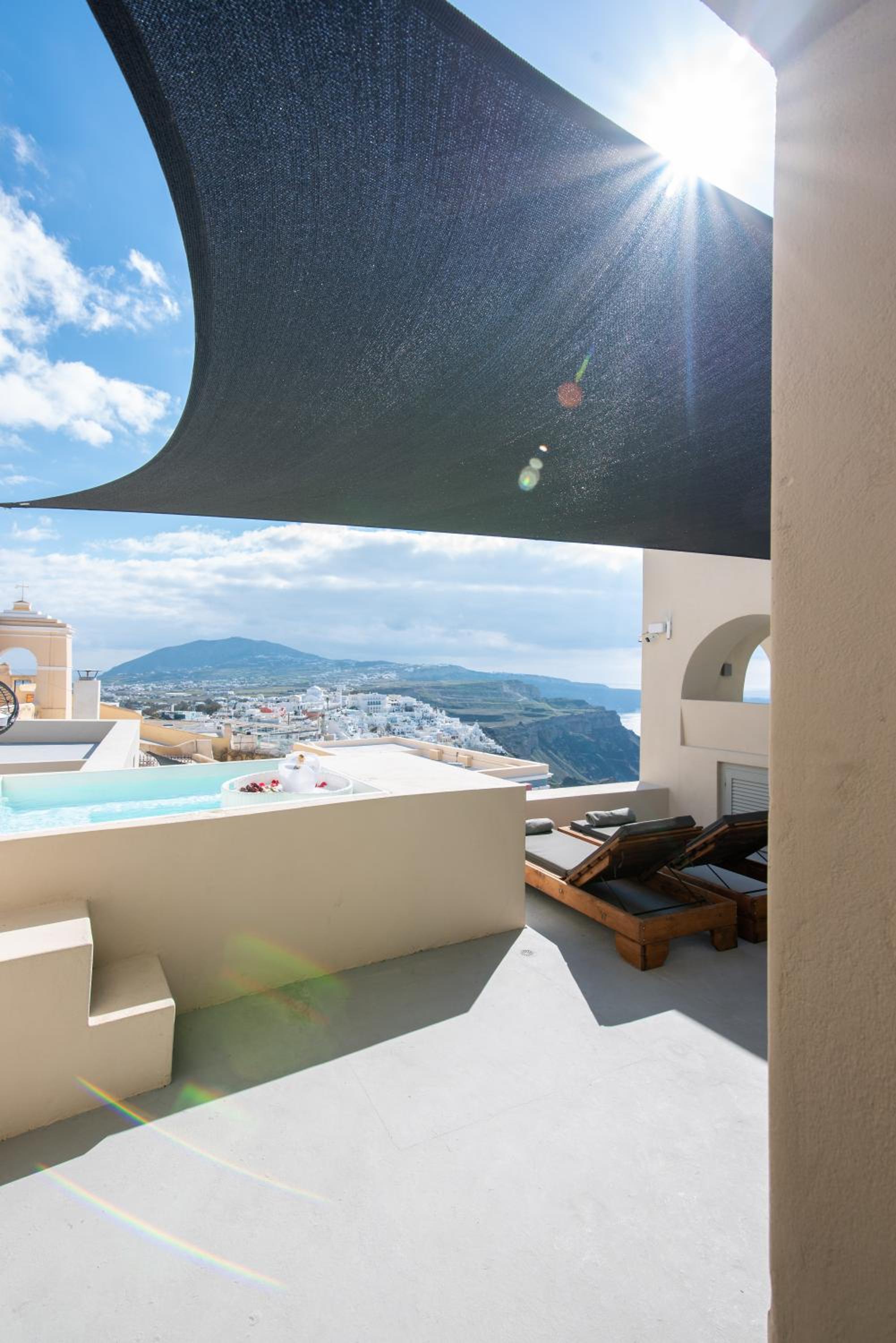 Caldera Cliff Illusion Suites 16/24