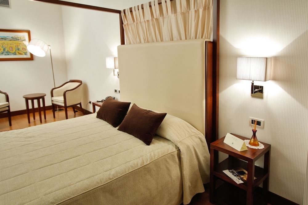 Hotel Del Campo 19/64