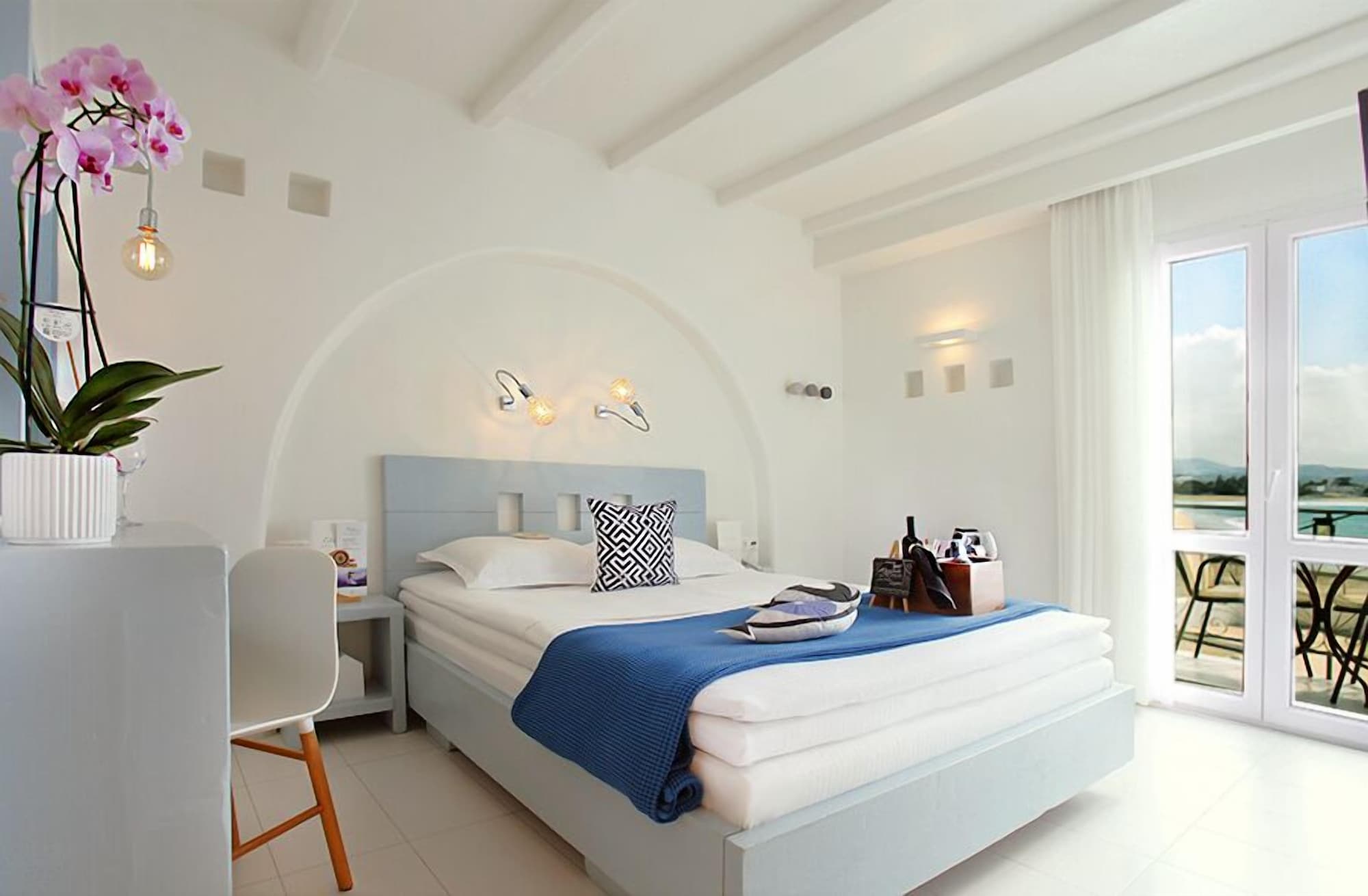 STANDARD, DOUBLE BED, SEA VIEW