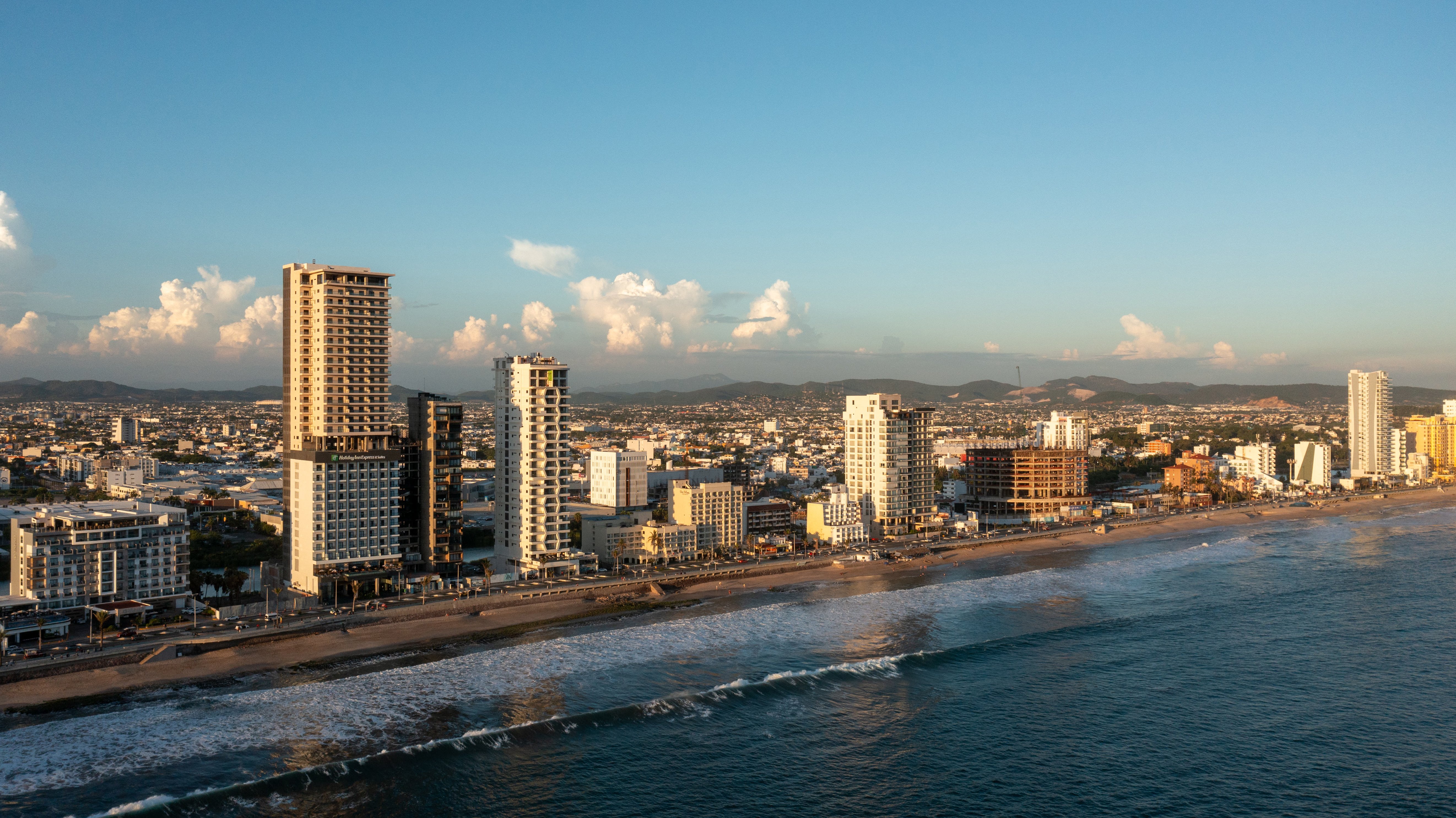 Holiday Inn Express & Suites MAZATLAN 47/50