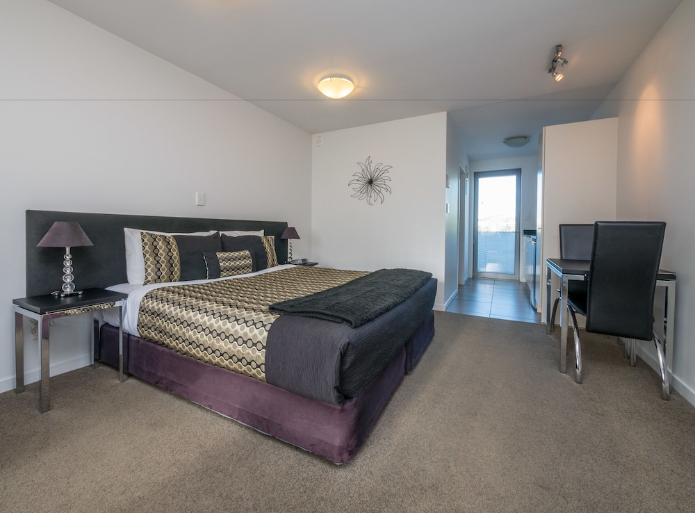 Spa, Superior, Studio