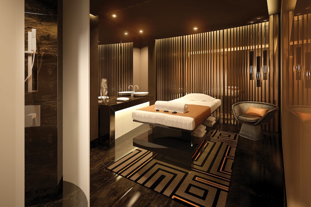 swimming pool spa