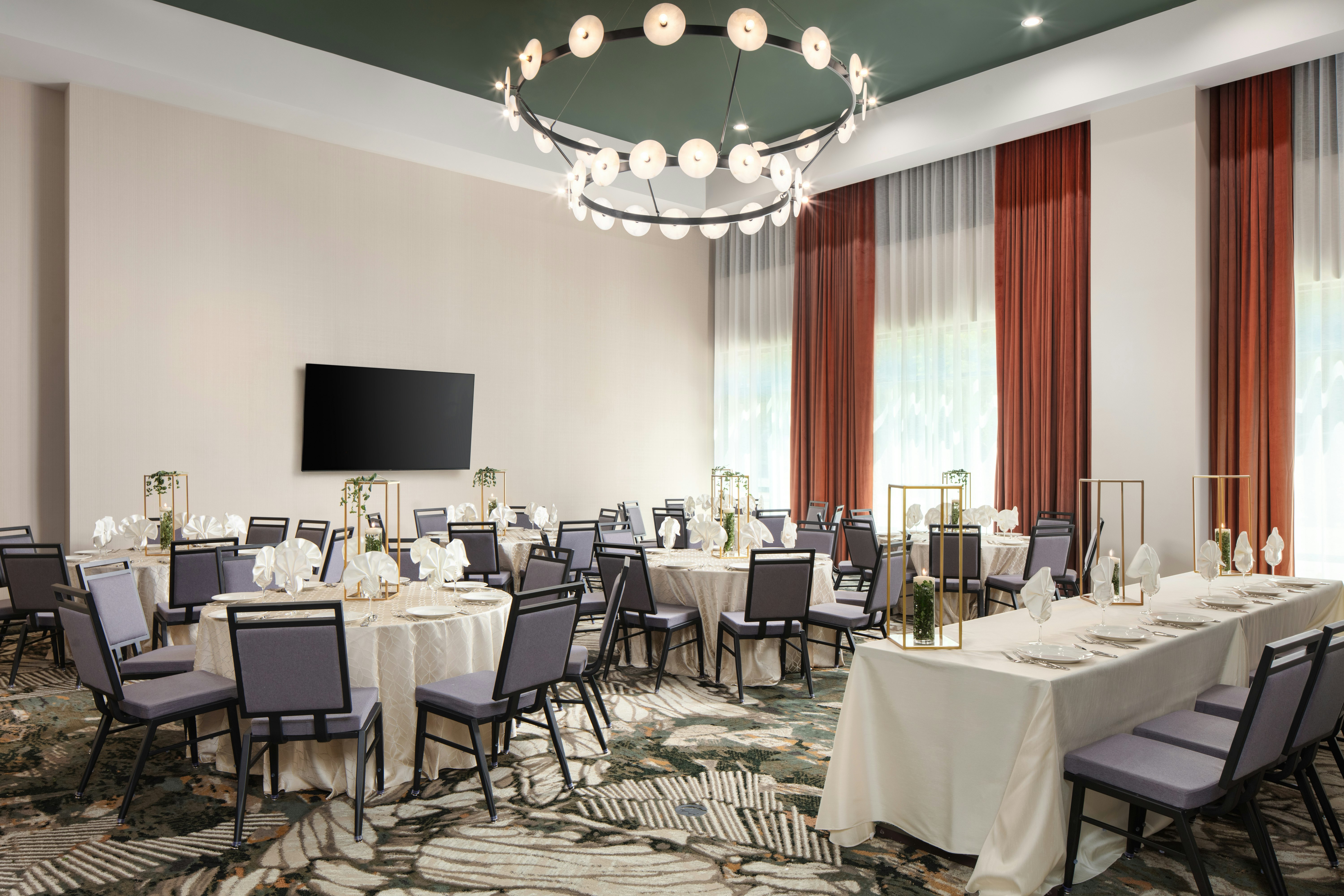 Embassy Suites by Hilton Chattanooga Downtown 41/51