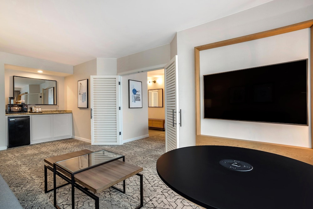 Sheraton Suites Wilmington Downtown 27/55
