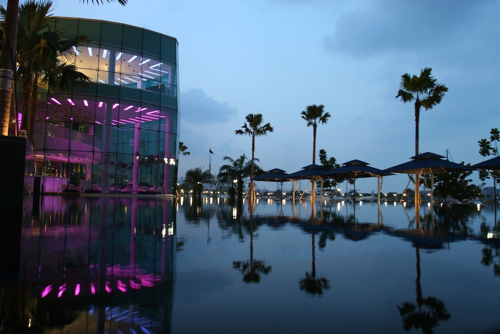 One 15 Marina Club 32/66