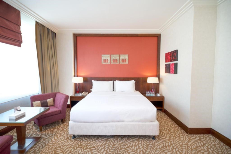 Deluxe King Bedroom (Tower 2)