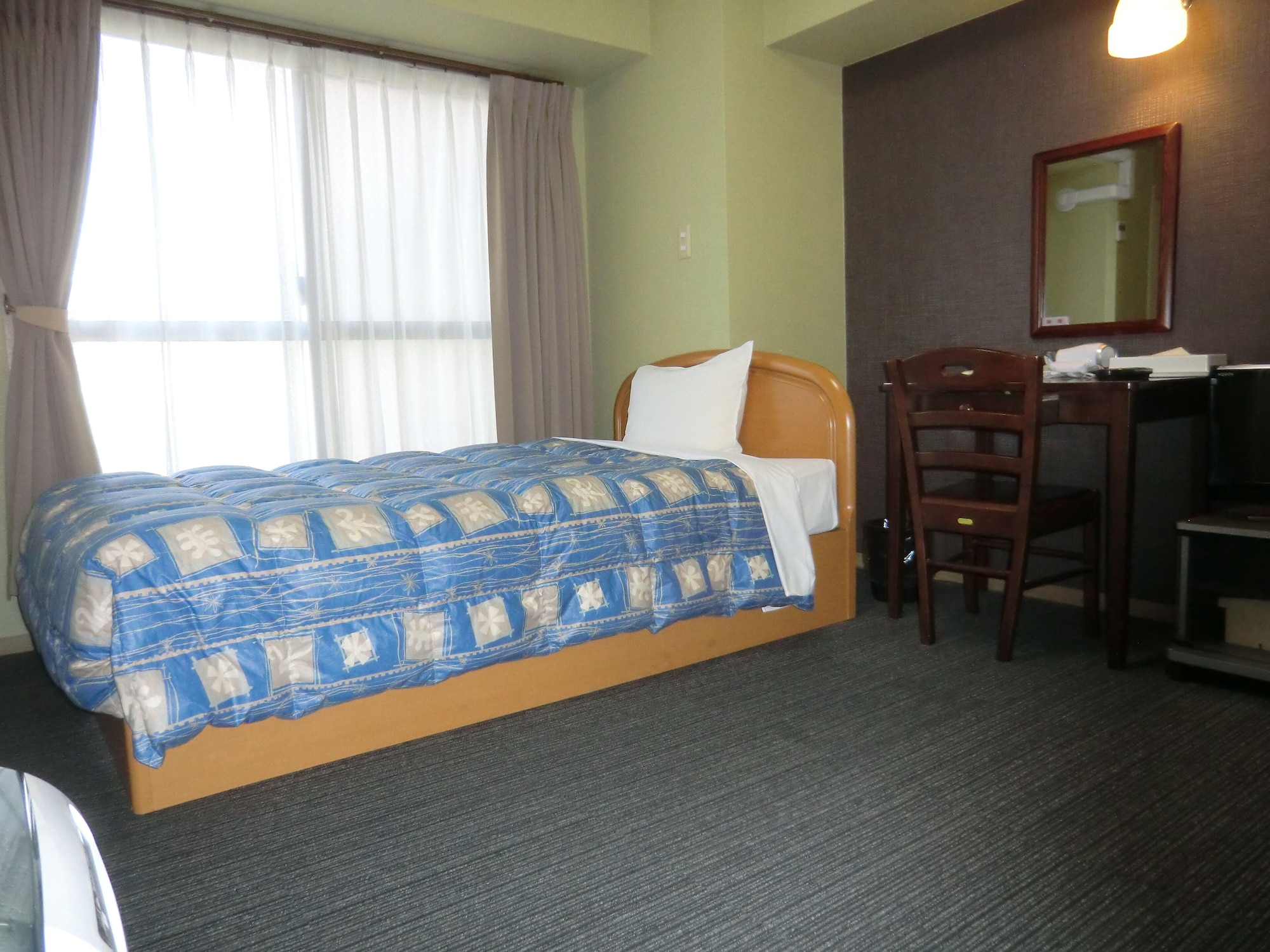 ROOM, SINGLE