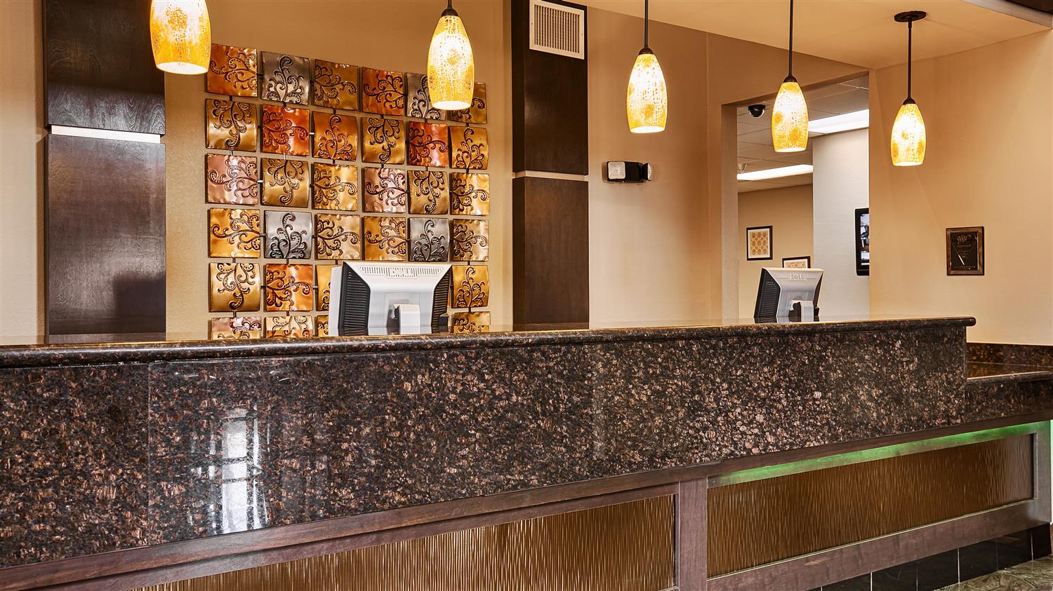 Best Western Inn & Suites - Lake Charles 10/40