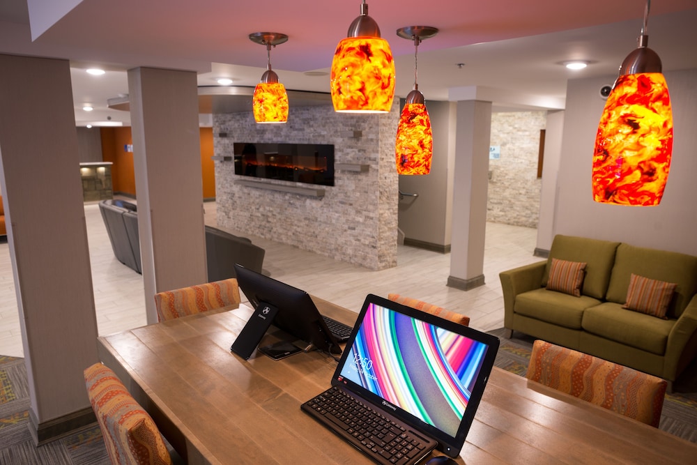 Holiday Inn Express Suites Fredericton 14/76