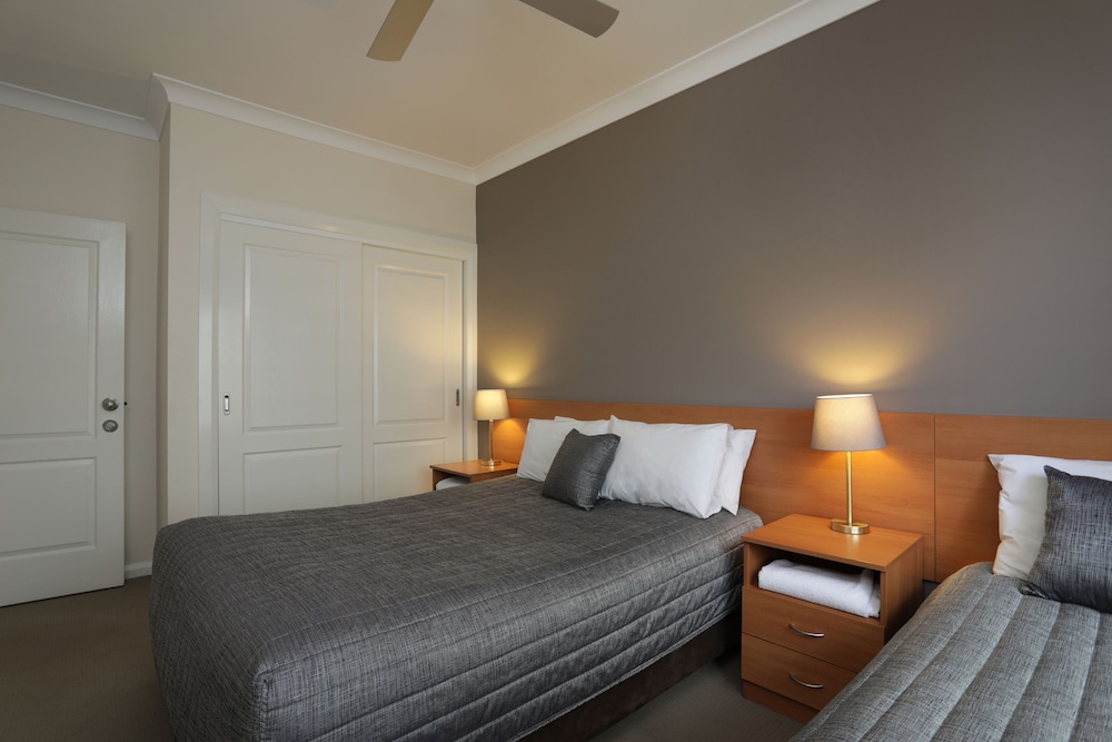 Cadman Motor Inn Tamworth 10/37