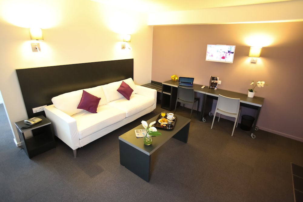 All Suites Appart Hôtel Orly Rungis 30/55