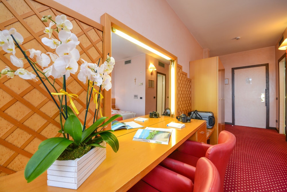 HOTEL OLIVETO 54/73