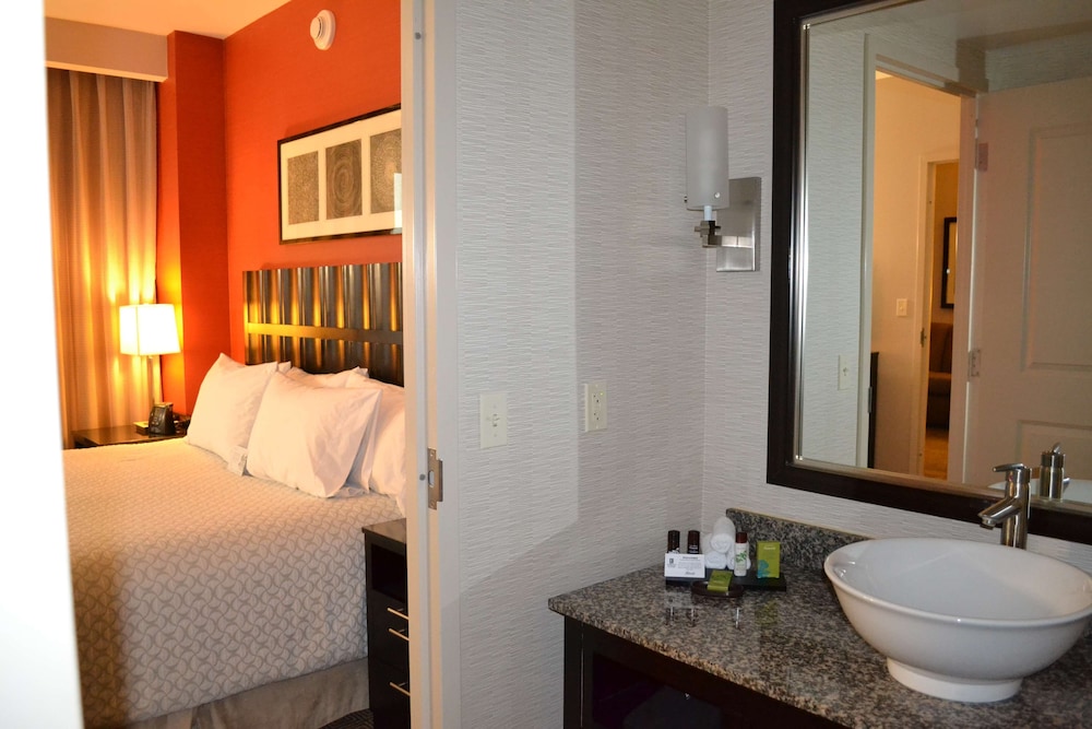 Embassy Suites Palmdale 17/63