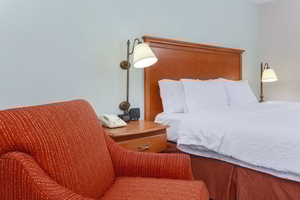 Hampton Inn Memphis-Walnut Grove/Baptist Hospital East 16/41