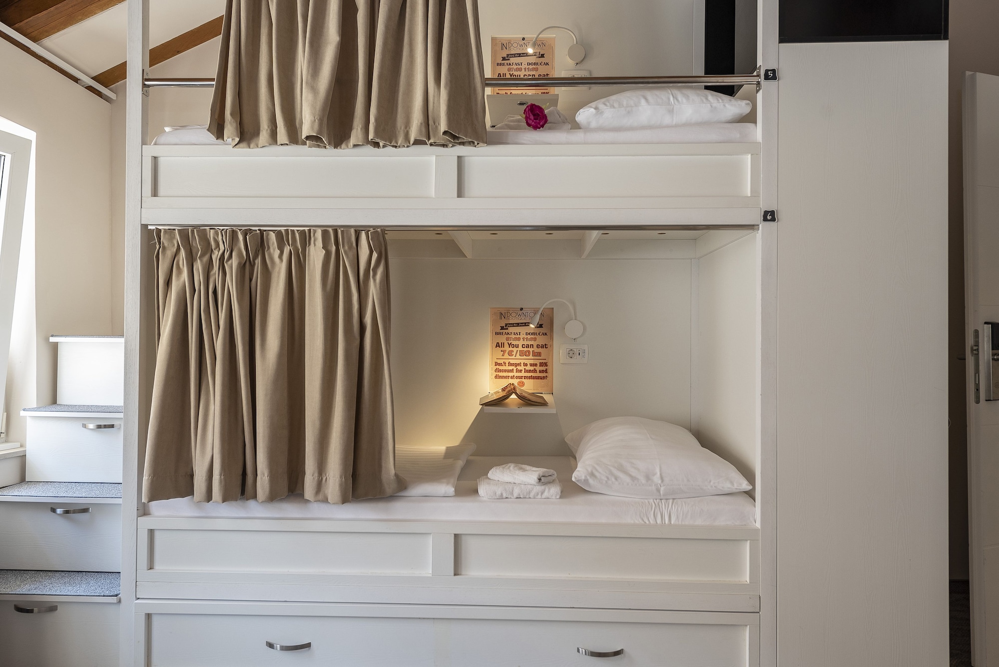 Female Dorm, Female Only, 6 Beds, 3 Bunk Beds, Shared Bathroom