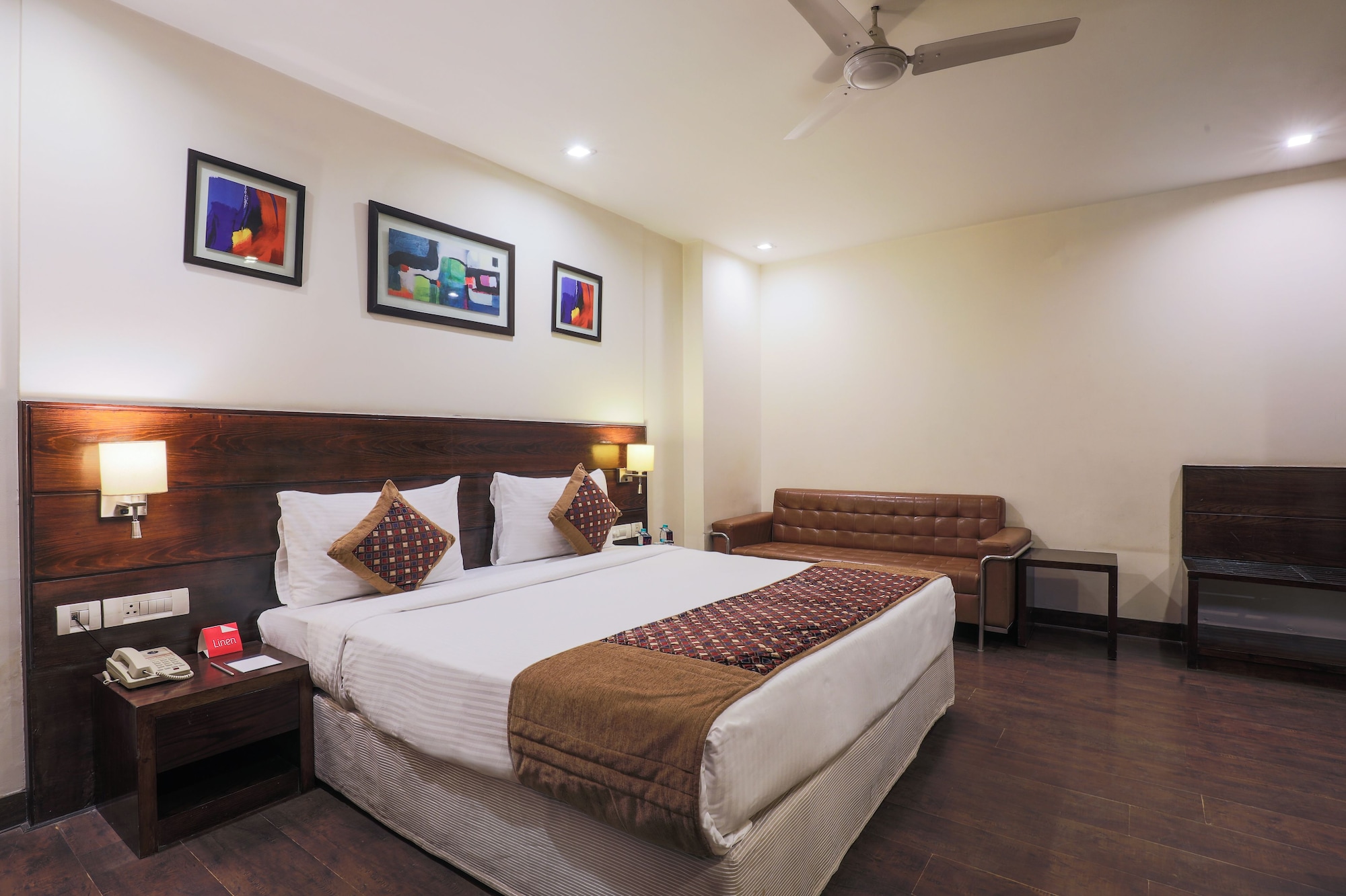 غرفة تنفيذية بسرير كينج، Hotel Blue Stone - Nehru Place 4/10