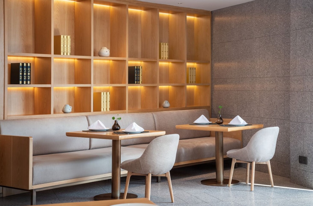 BYLAND WORLD HOTEL 47/50