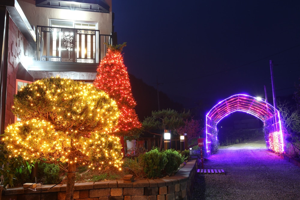 Pension Cafe Yoon & Park 9/74