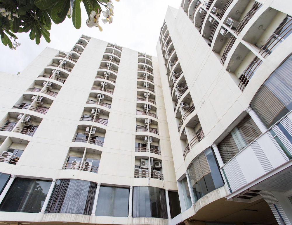 The Legacy Hotel 1/50