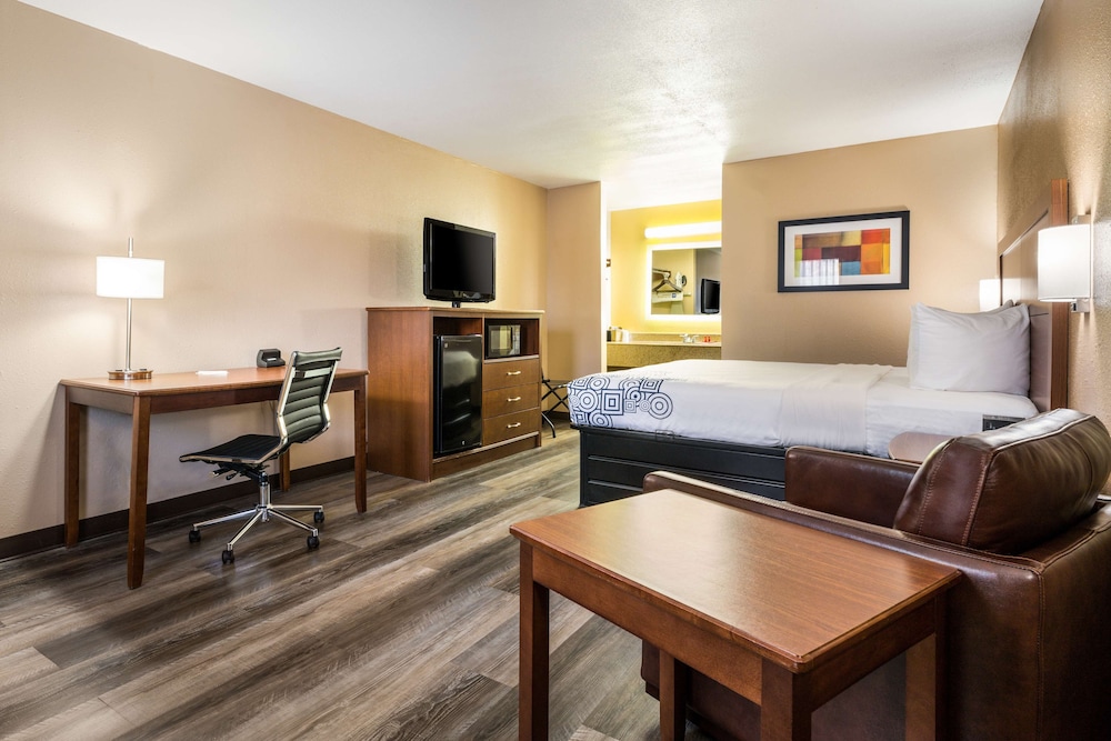 Surestay Plus Hotel By Best Western Poteau 23/36