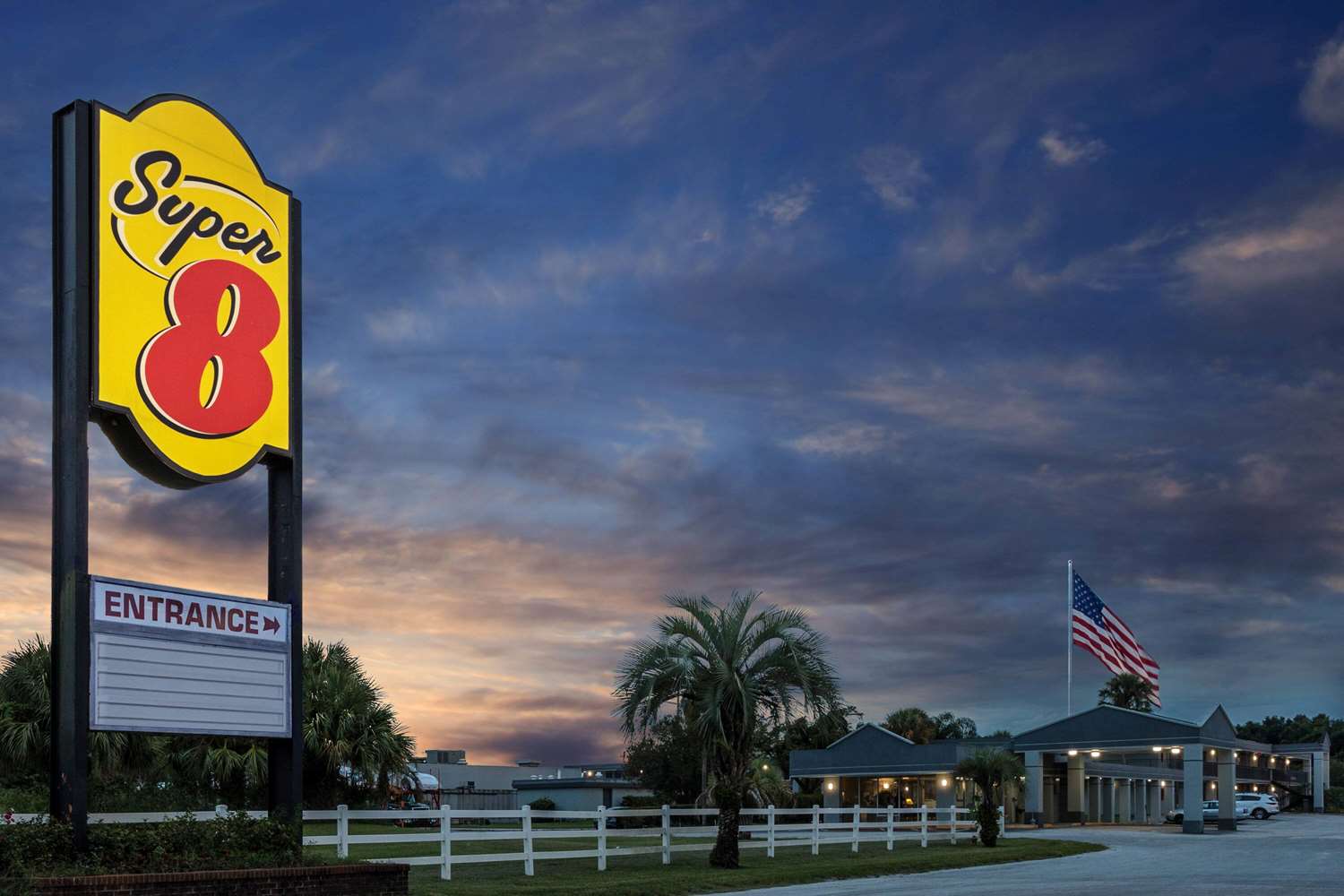 Super 8 by Wyndham Ocala I-75 11/56