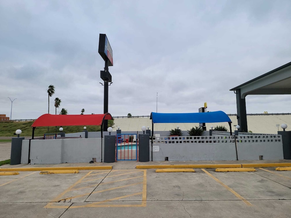 Texas Inn & Suites Raymondville 46/55