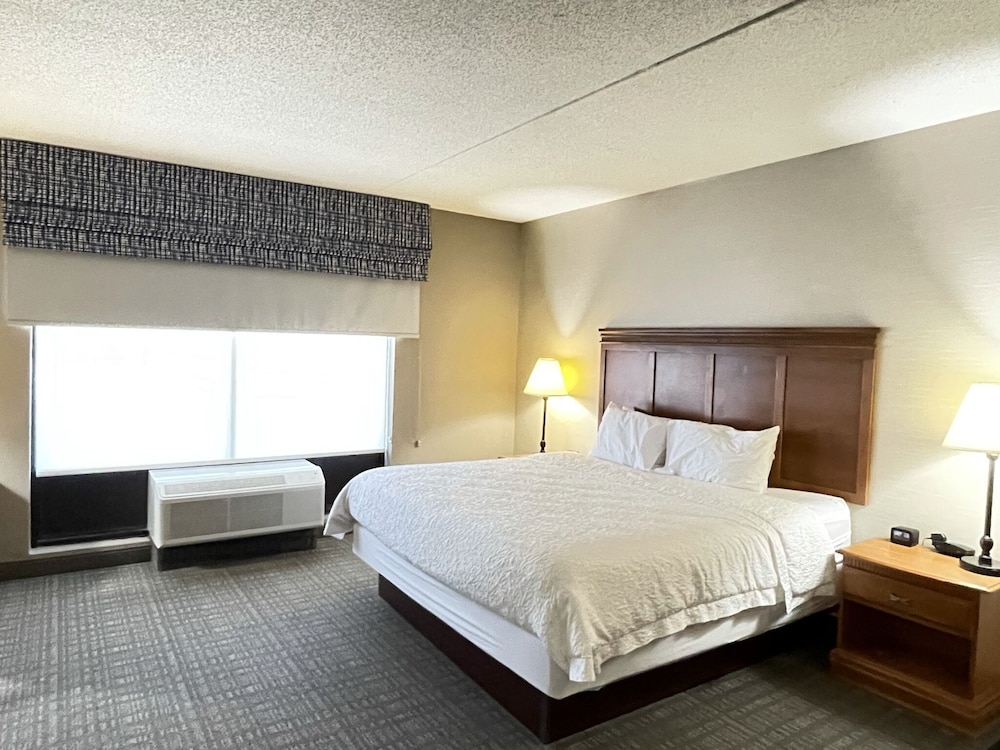 Hampton Inn Suites Louisville 10/46