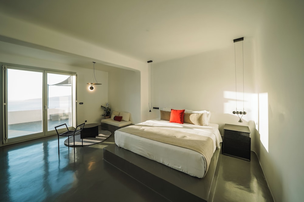 SIGNATURE, SUITE