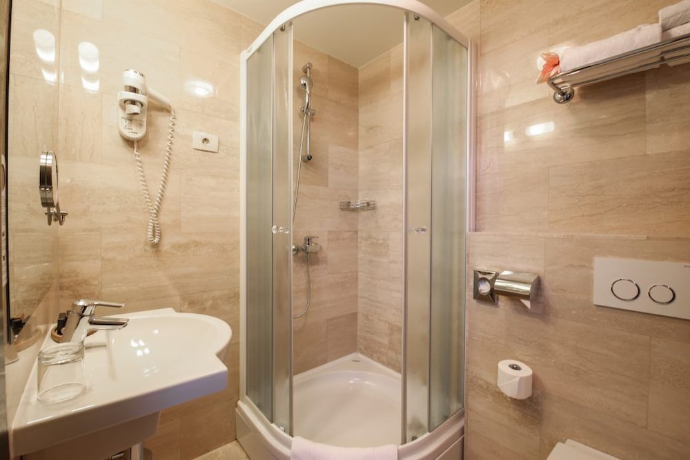 Hotel Evropa Celje 45/45