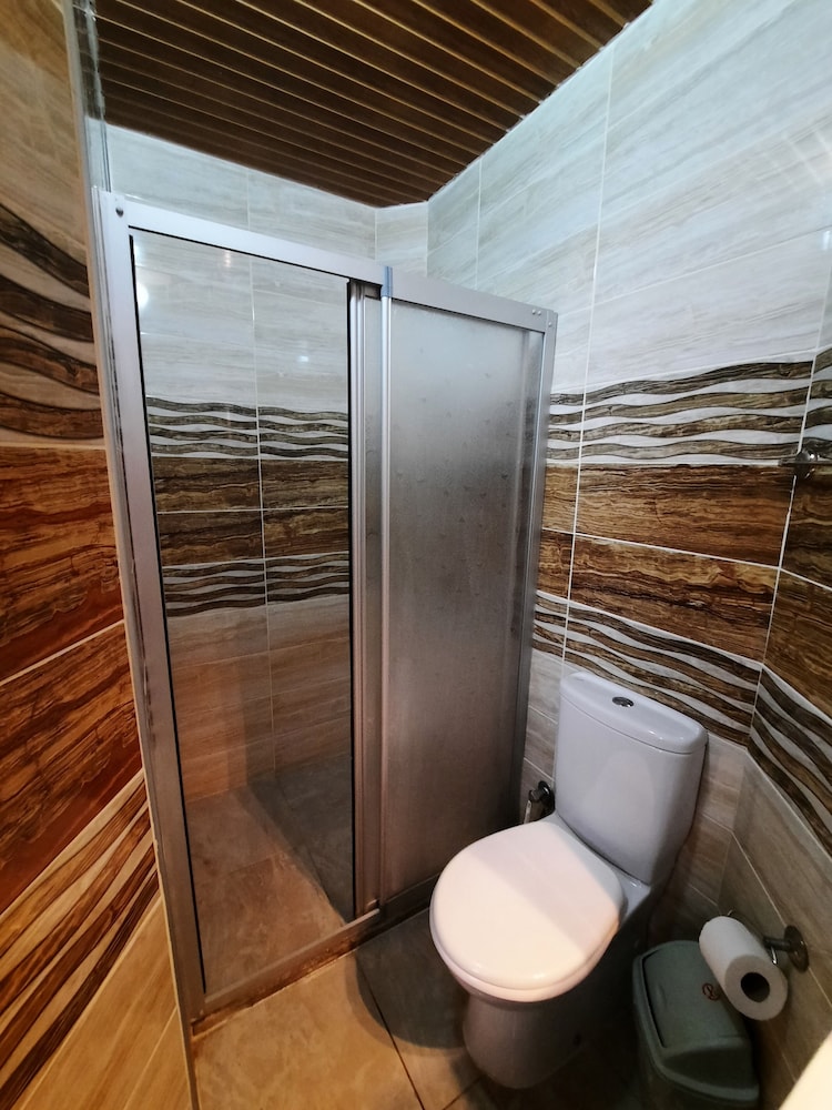 Ali Babas Guesthouse 39/42