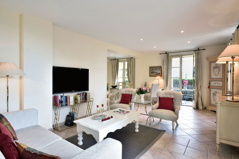 Hotel La Grande Bastide 44/75