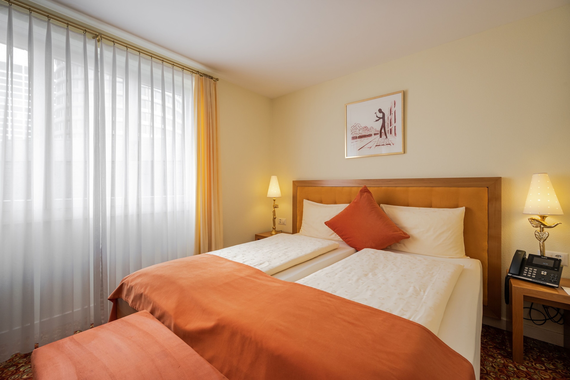 1 BEDROOM, COMFORT, TWIN BEDS