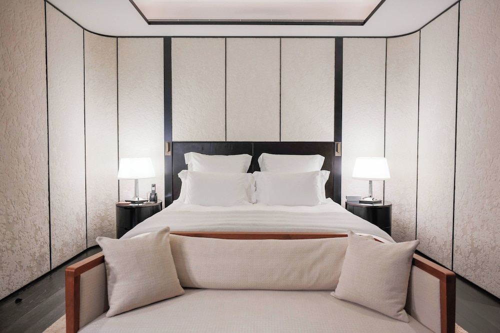 Tower, Deluxe, King Bed